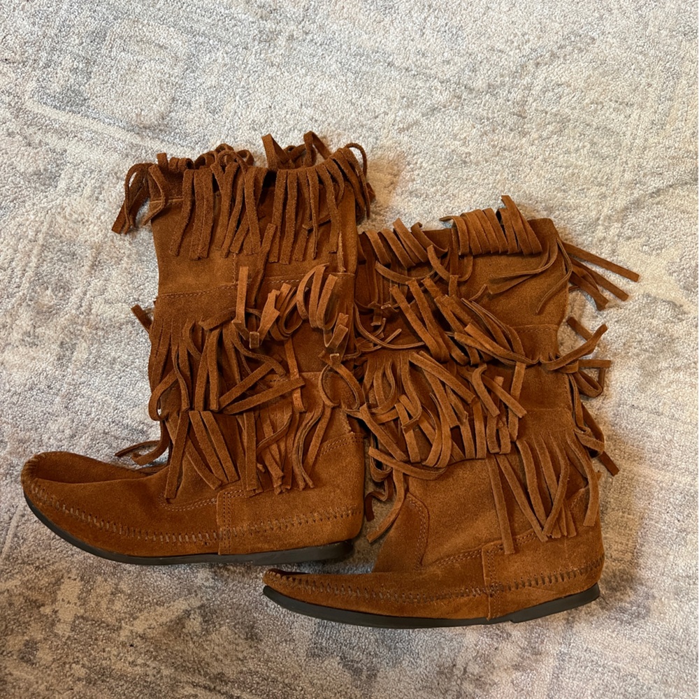 Minnetonka 3 Layer Fringe Boot In Brown Suede Siz… - image 1